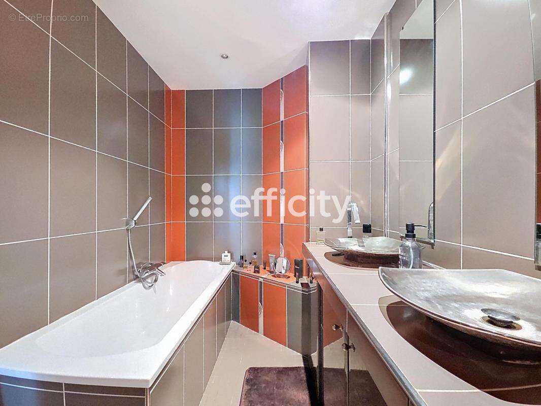 Appartement à MARSEILLE-6E