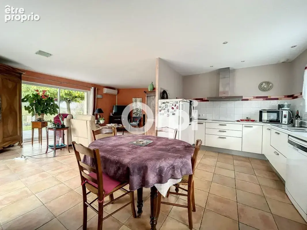 Maison À Vendre sur les hauteurs de Larche ! - photo 9