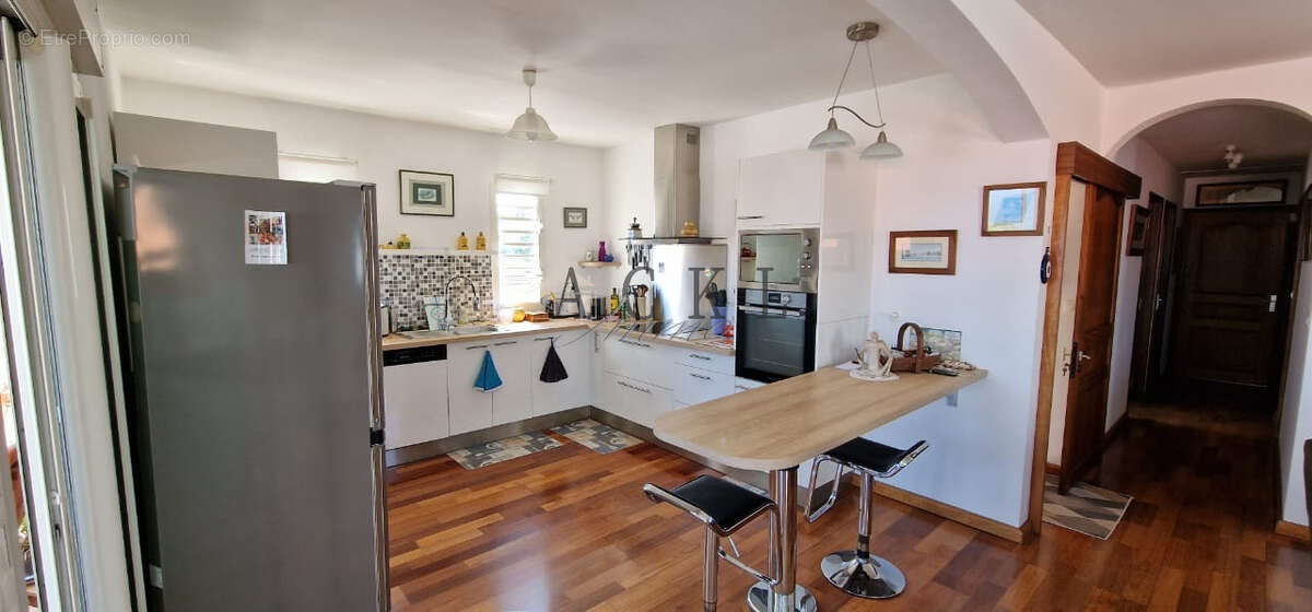 A VENDRE - Villa F4 à étage avec piscine à Petite-Ile - 462000€ FAI - photo 5