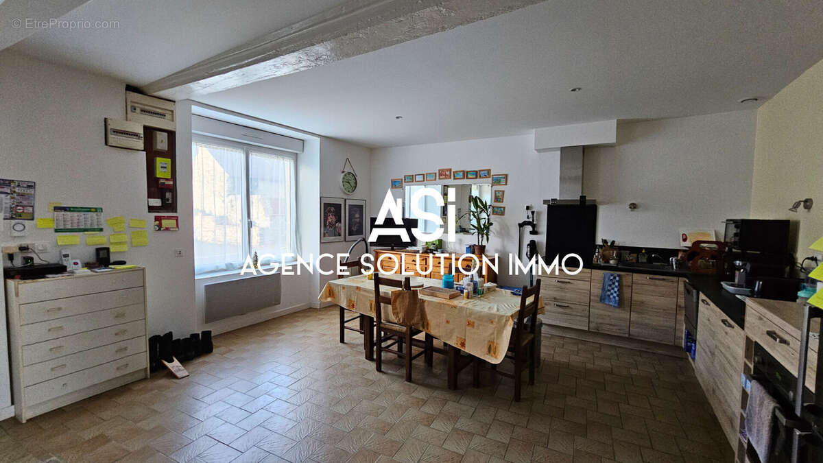 Maison à NEUVILLETTE-EN-CHARNIE