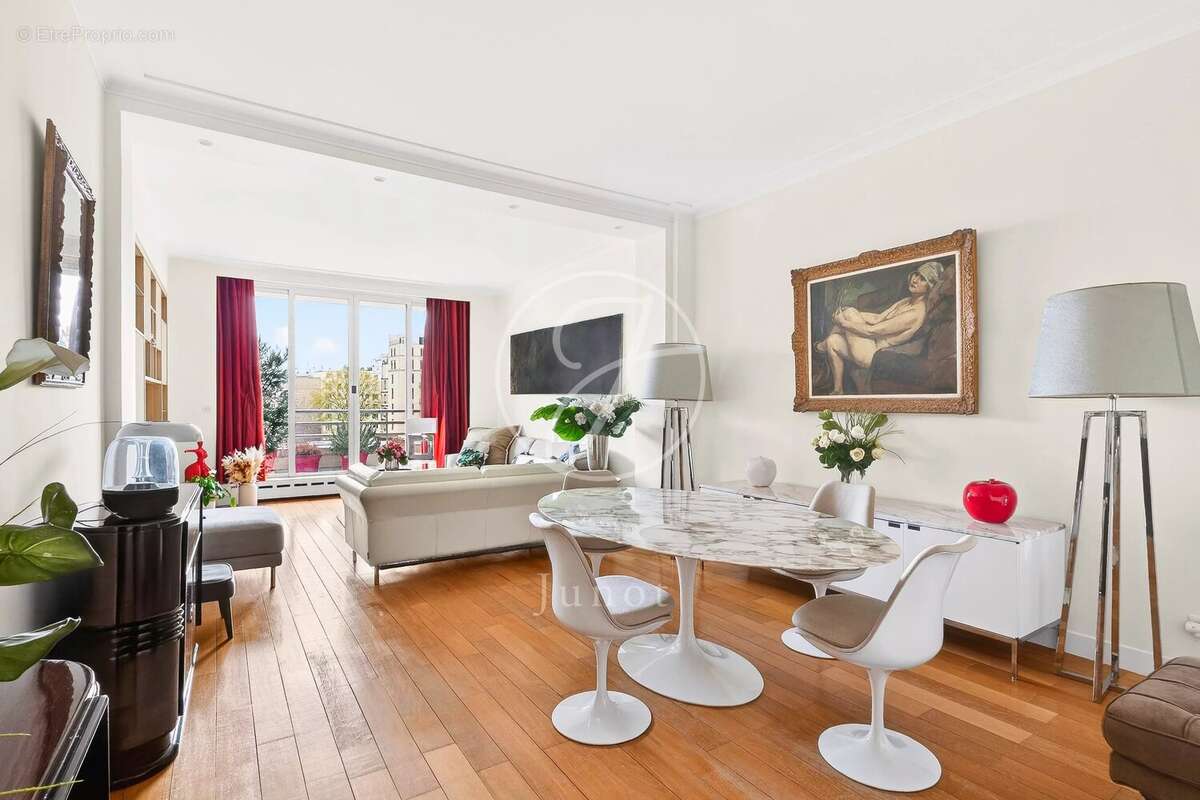 Appartement à PARIS-16E