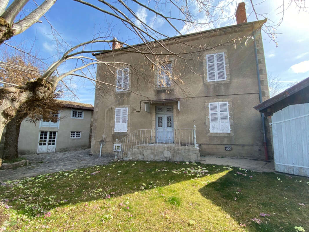 Maison à SAINT-ALYRE-D'ARLANC