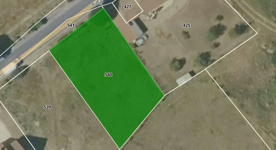 Terrain à MORMANT-SUR-VERNISSON