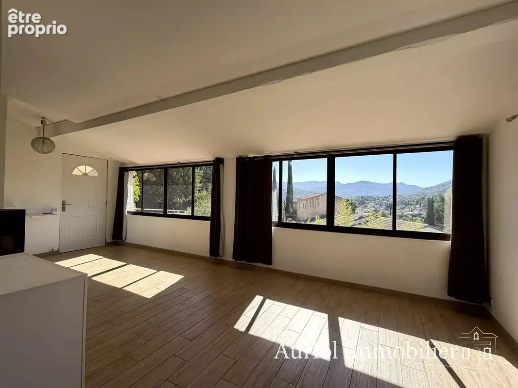 PEYPIN Villa 2 logements sur 3200 m2 terrain avec piscine et garage - photo 3