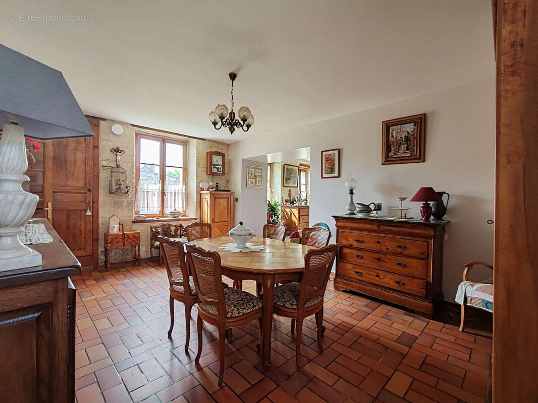 Maison familiale avec dependances - photo 8