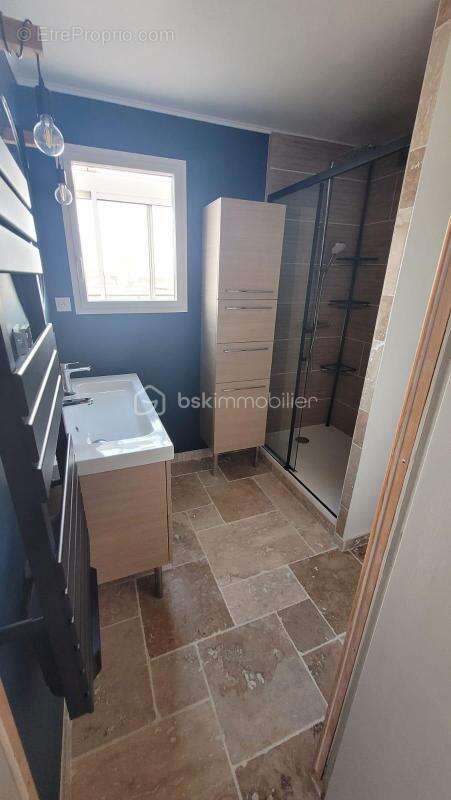 Appartement à BAGNOLS-SUR-CEZE