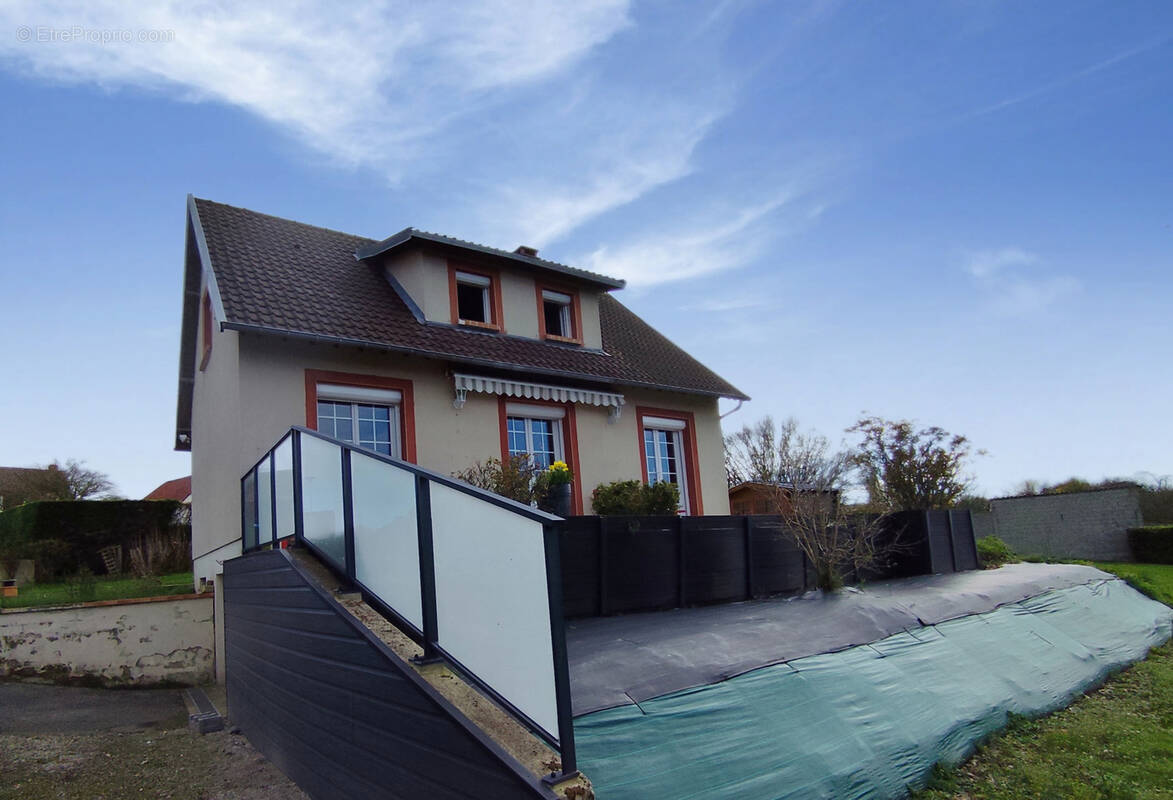 Maison à GREGES