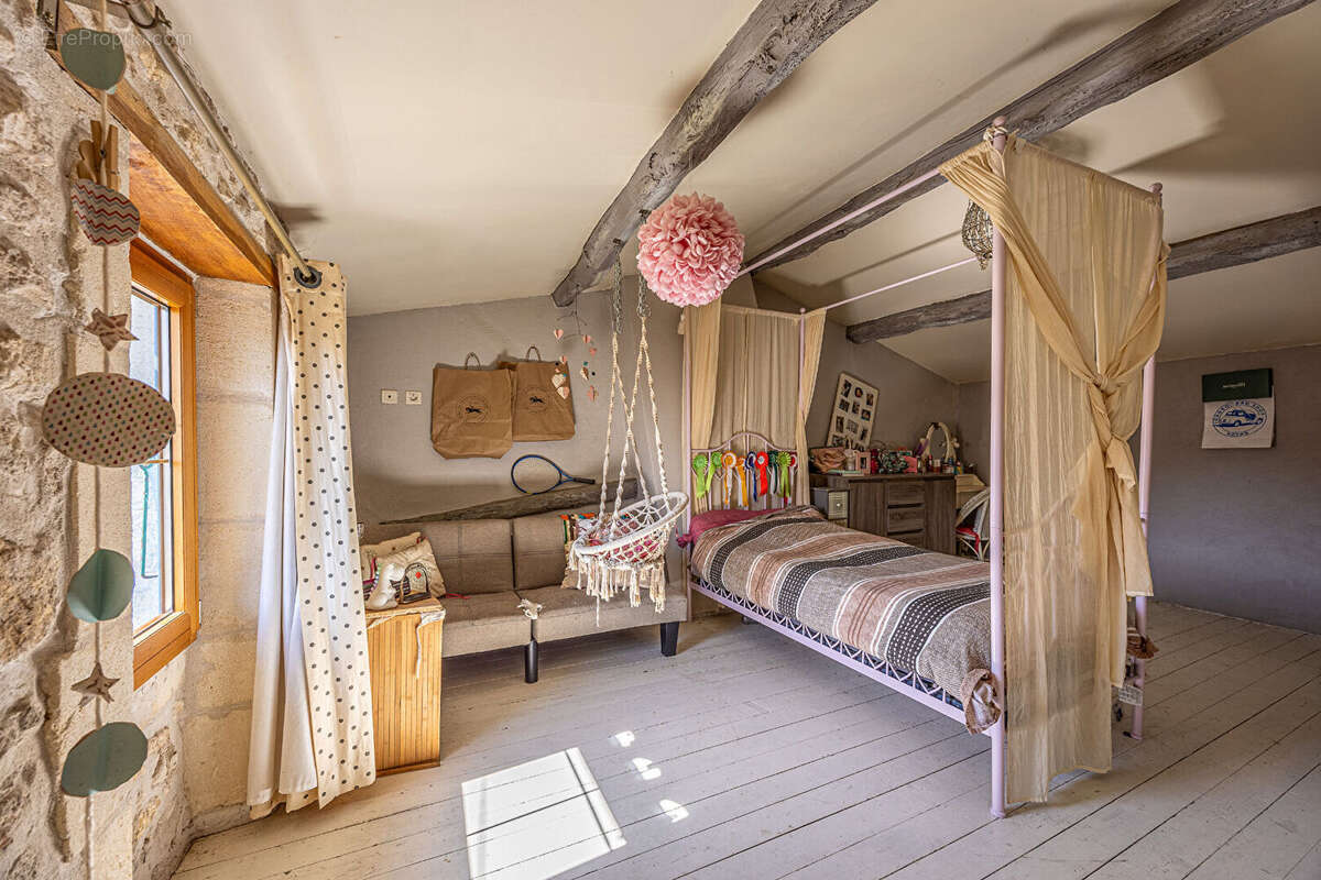 Maison et studio locatif - superbe charentaise avec pierres apparentes - photo 8