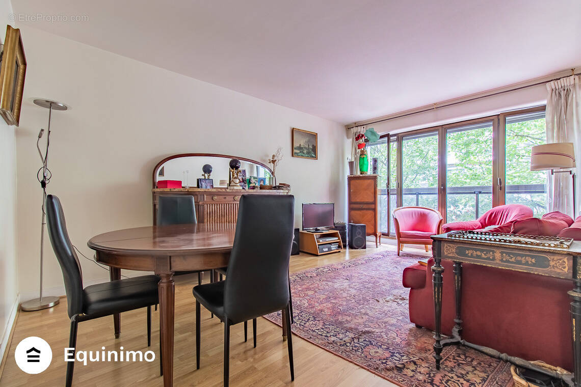 Appartement à PARIS-16E
