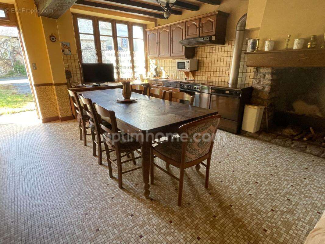 Maison  en pierre de 150 m2 avec grange- atelier-jardin - photo 5