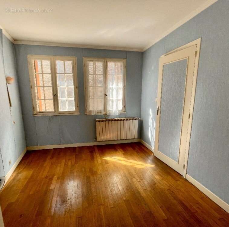 Maison à ENTRAYGUES-SUR-TRUYERE