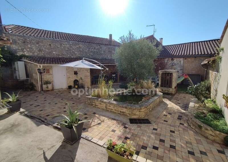 Maison à MORNAC