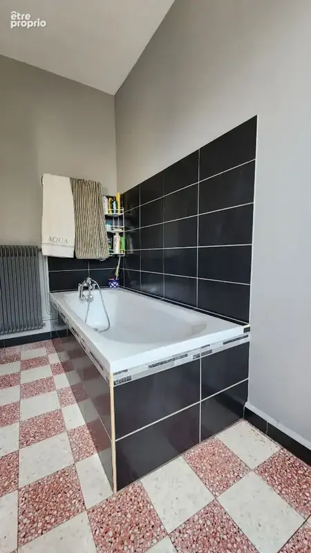 Maison ancienne renovee, centre chateauneuf avec terrain et garage - photo 12