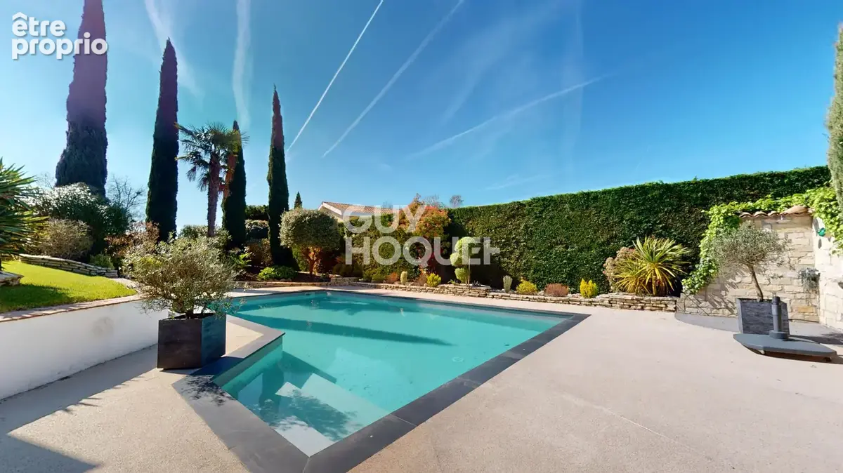 Villa T5 avec piscine sur une parcelle d'environ 1 200 m2 - photo 1