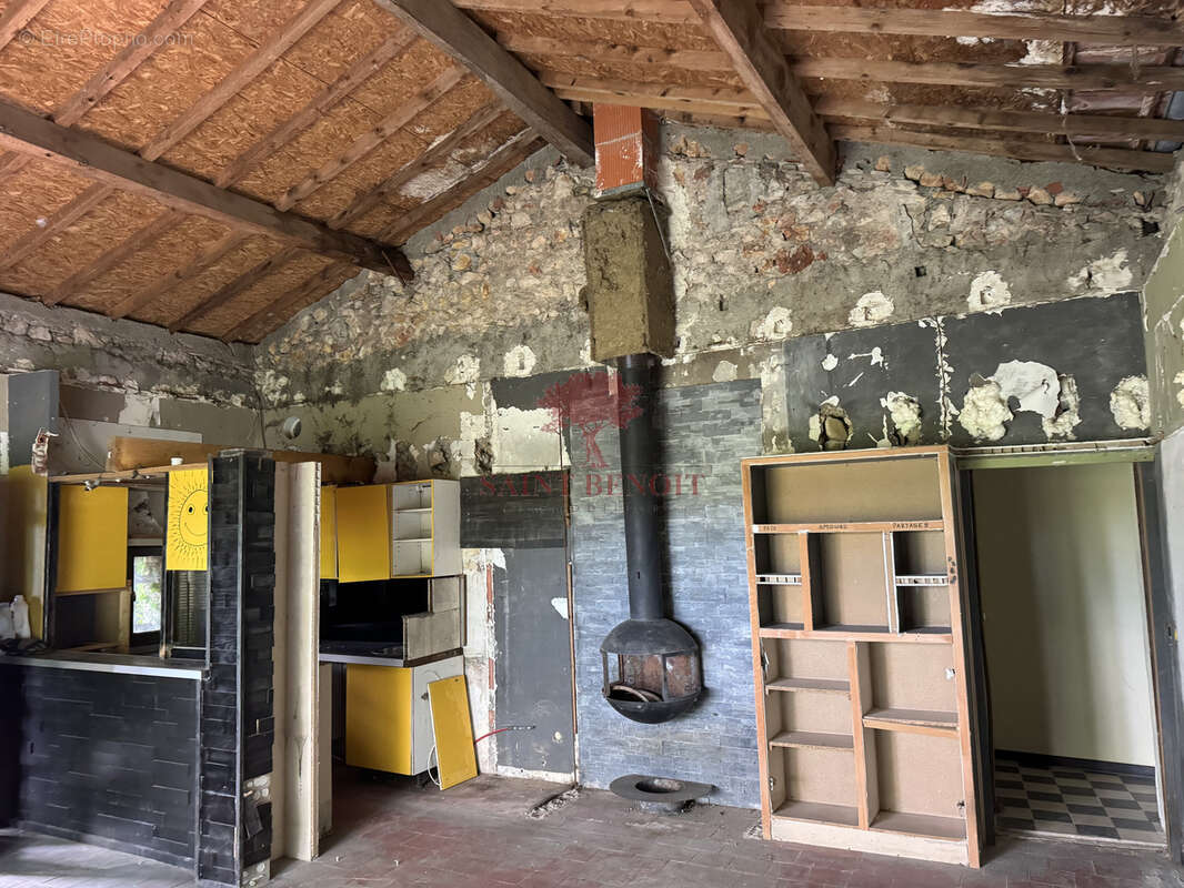 Maison de type t3 sur 2 niveaux et un appartement de type t2 sur une parcelle arboree de 6069m2 avec un bassin - photo 17