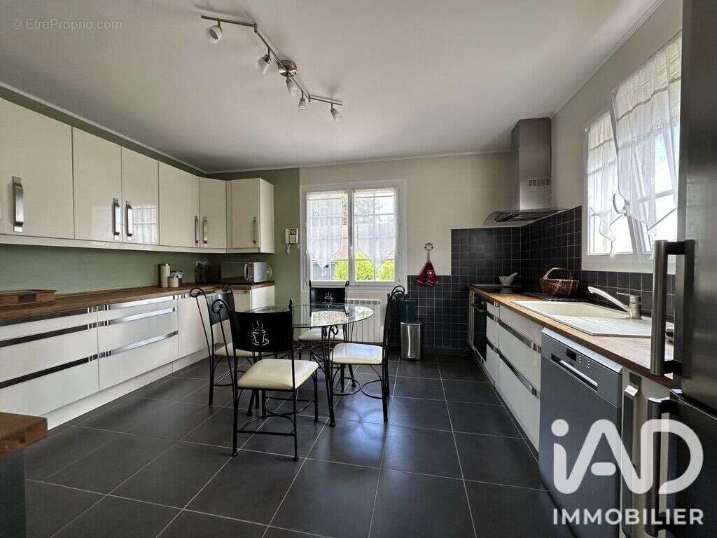 Maison 177 m² à Tour-En-Sologne  - photo 8