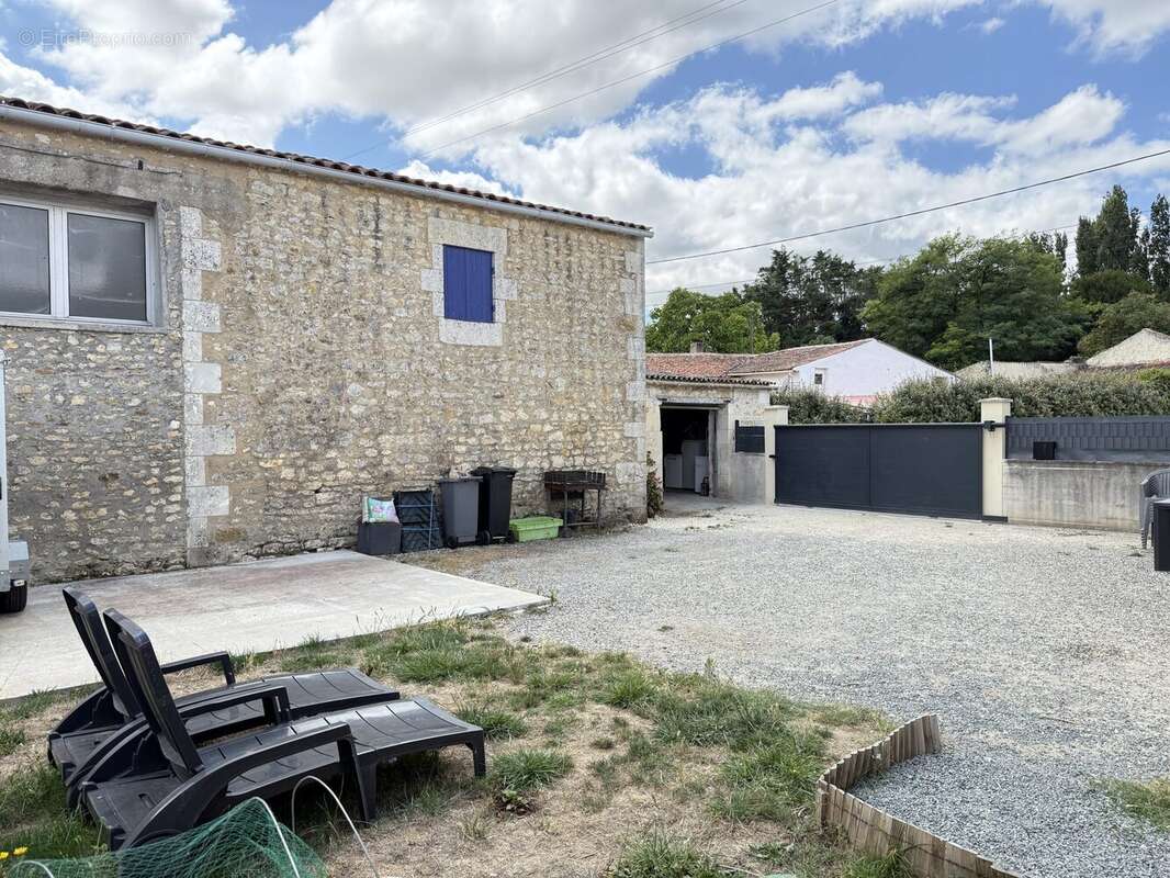Maison 98 m² à Saint-Andre-De-Lidon  - photo 3