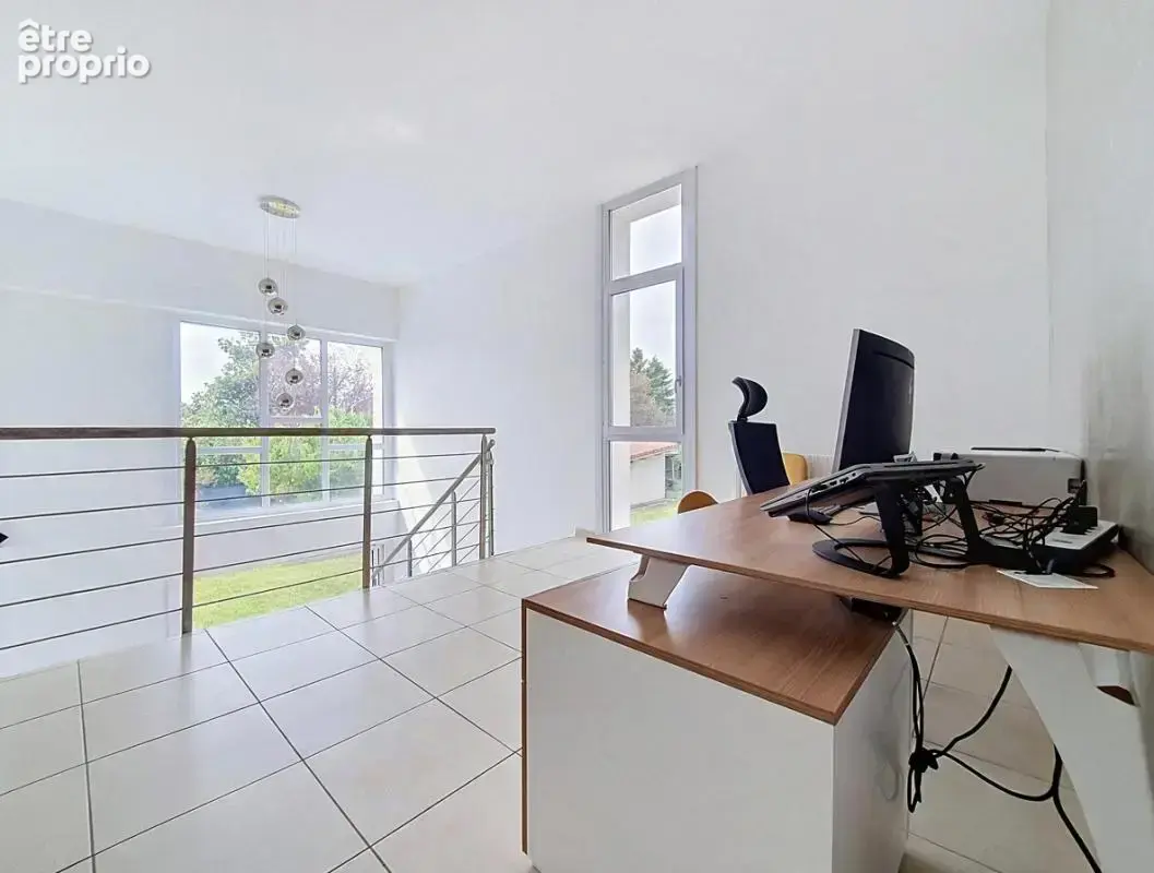 Maison rénovée - 5 chambres - Véranda - Espace bureau - Grand garage - photo 16