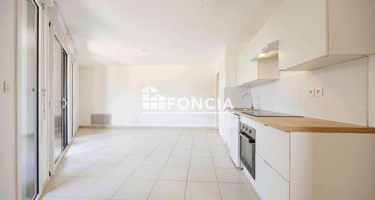 Appartement T2 - Rue de Vern - résidence récente- Garage - Balcon - photo 2