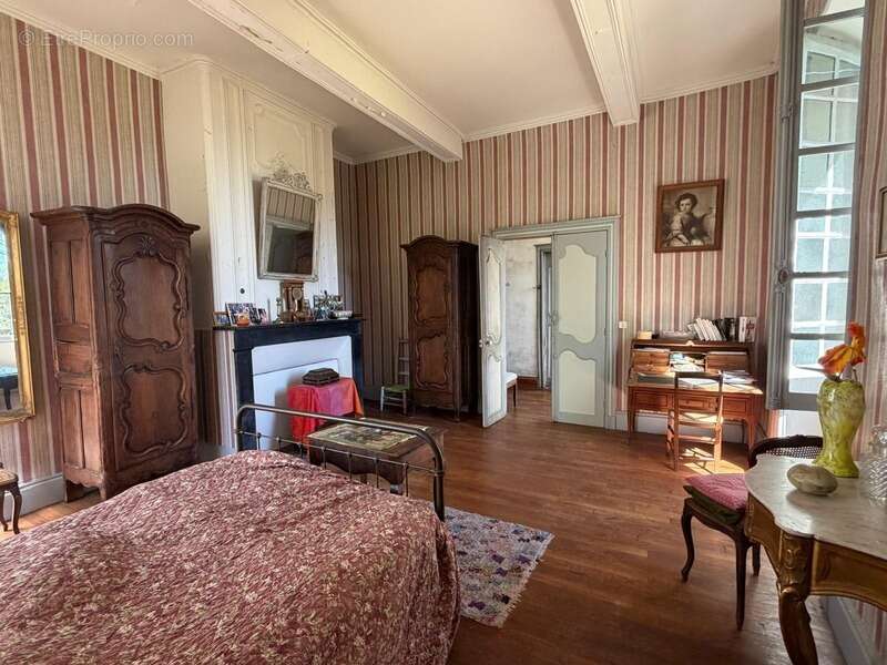 Gers(32), TRES BEAU CHATEAU DE FAMILLE 45HA avec dependances, un peu caché, en position dominante, une belle histoire - photo 6