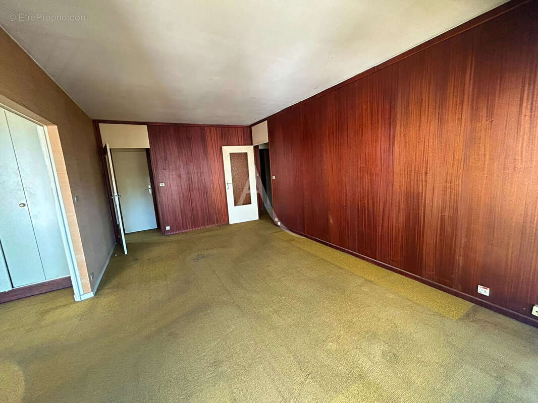 Apppartement a renover - beau potentiel - photo 8