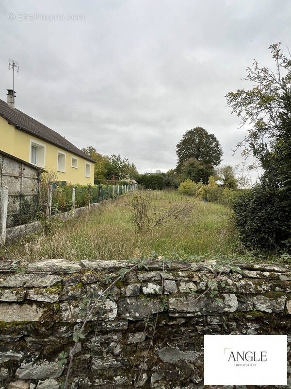 Terrain à GESNES-LE-GANDELIN