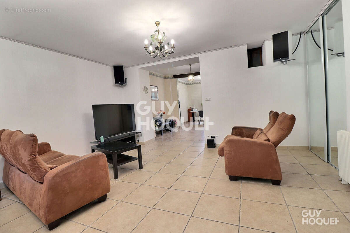 Maison à SAINTE-GENEVIEVE-DES-BOIS