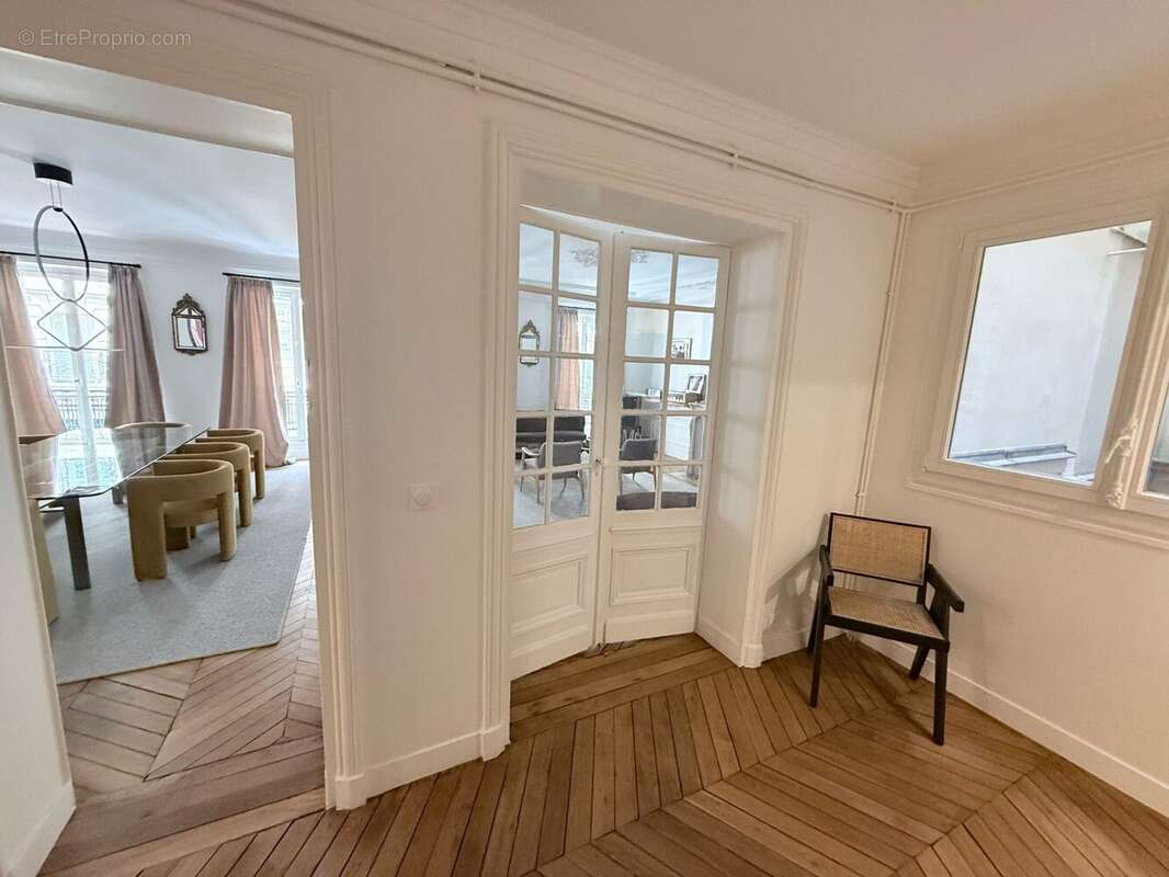 Appartement à PARIS-8E