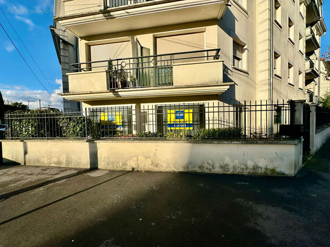 Commerce à PONTAULT-COMBAULT