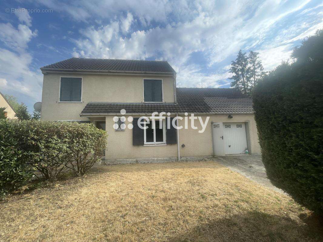 Maison 168 m² à Savigny-Le-Temple  - photo 13