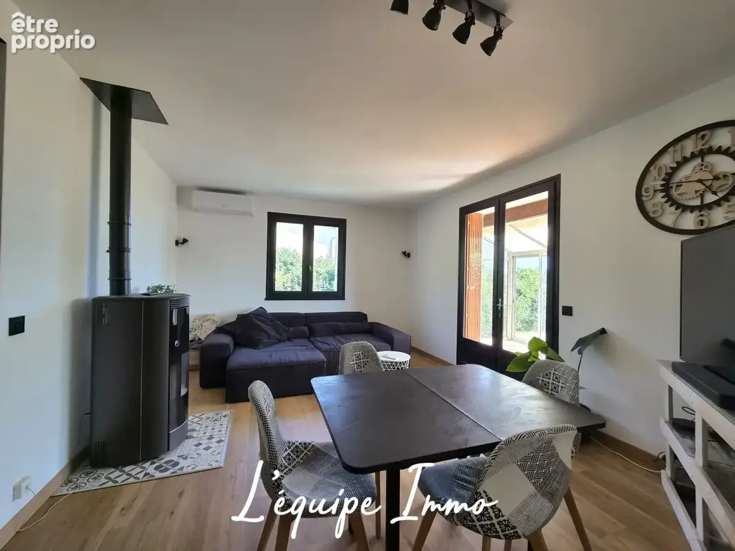 Maison de plain-pied comprenant 2 chambres, vérandas, garage et jardin - photo 8