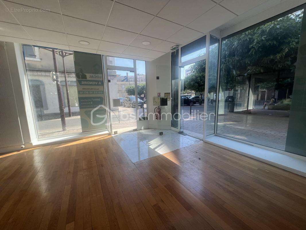 À Vendre – Local commercial / bureaux – 200 m² – Hyper-centre Châteauroux - photo 3