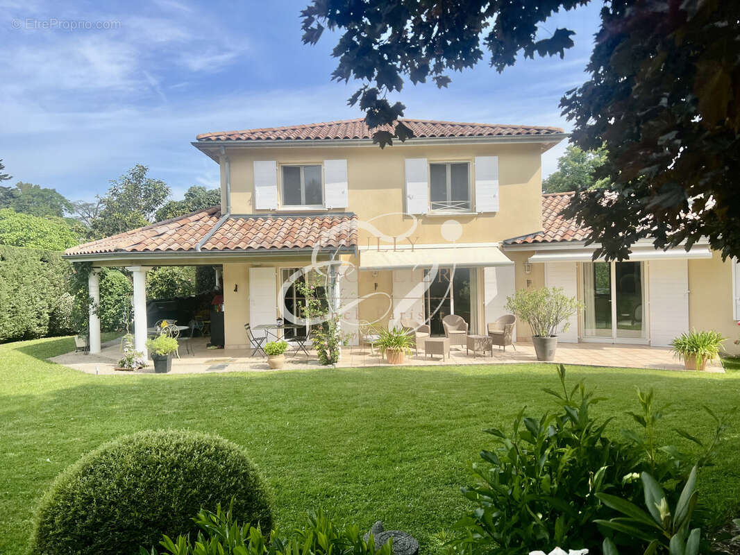 Maison à CHASSELAY