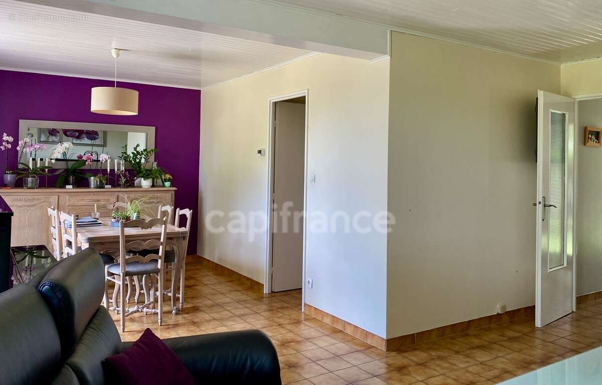 Maison à vendre 6 pièces ECHENEVEX (01) - photo 9