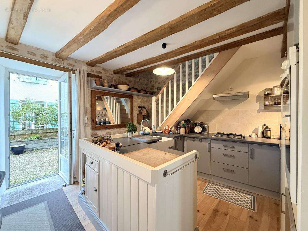 Maison à VILLEBOIS-LAVALETTE