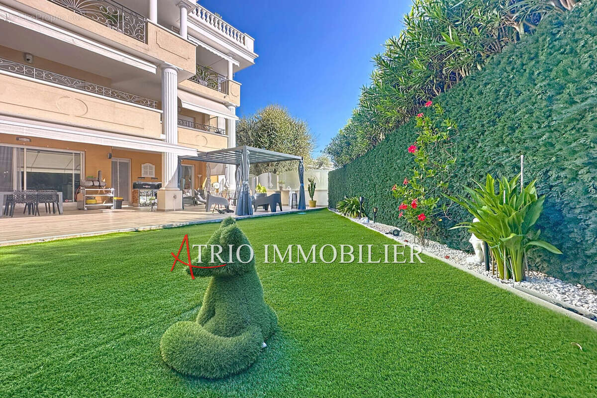 Appartement à SAINT-LAURENT-DU-VAR