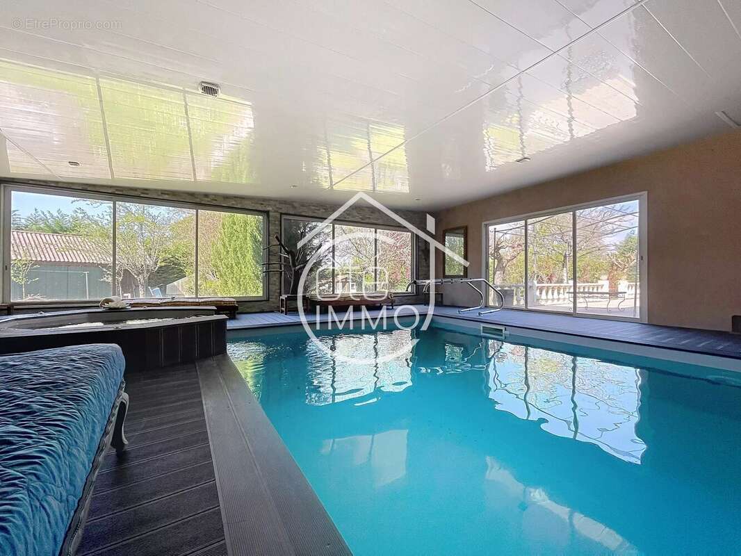 Maison à MONTPEYROUX