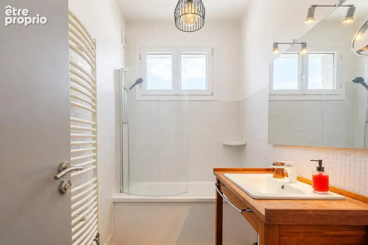 Maison 7 pièces 127 m² à Gagny avec piscine, jardin et parkings - photo 11