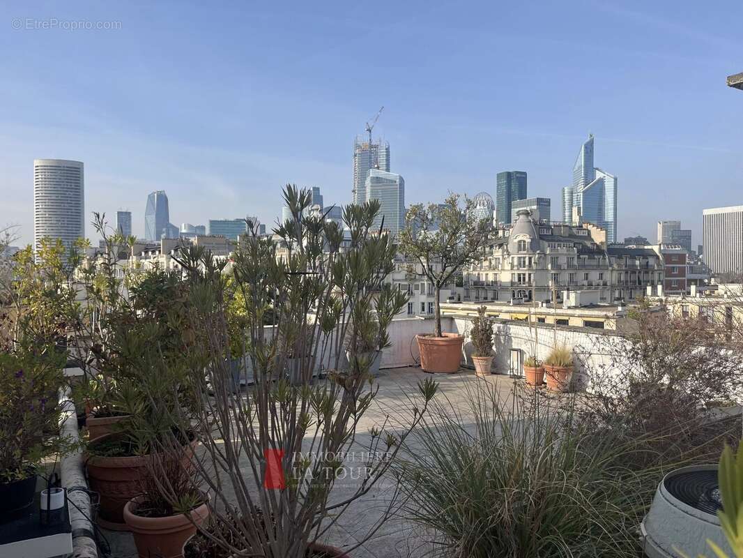 Appartement à NEUILLY-SUR-SEINE