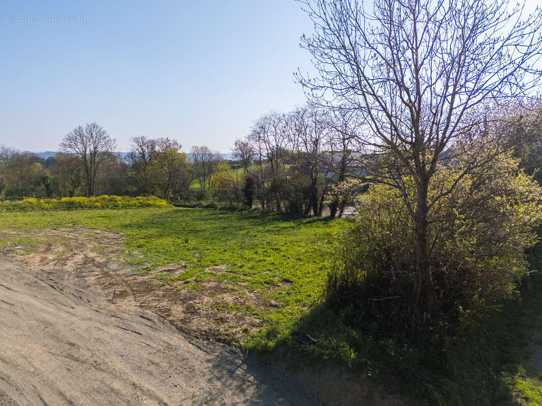 Terrain à TREDREZ-LOCQUEMEAU