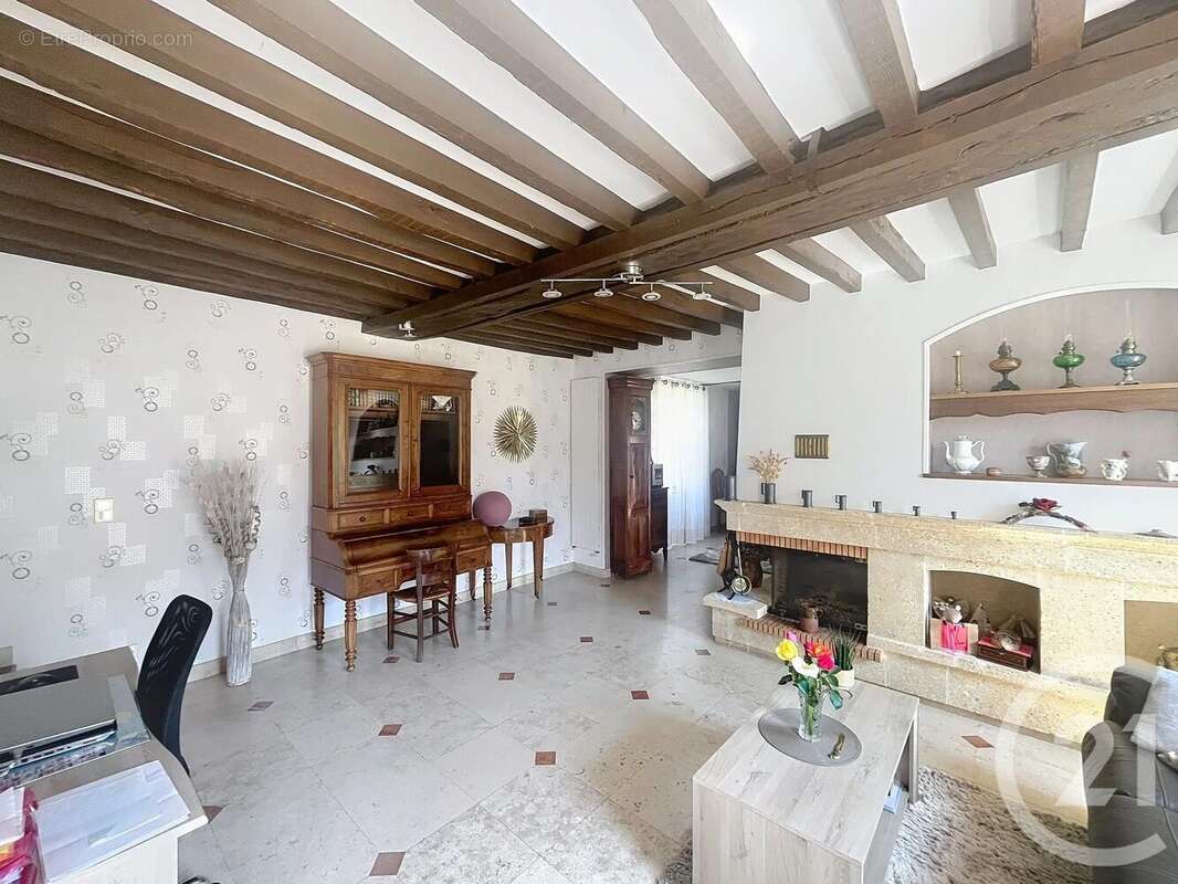 Maison à LES BORDES