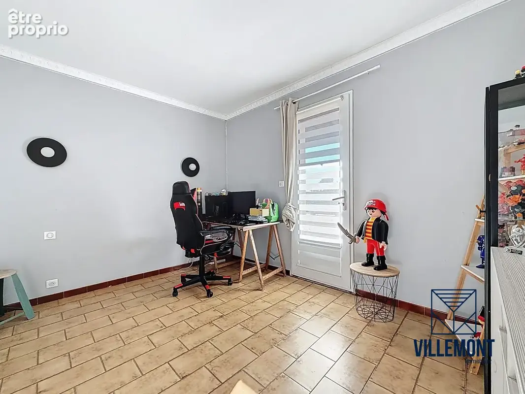   chambre 3 avec terrasse T4