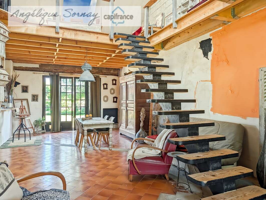 longère avec dépendances sur 3 115 m² – Francheville 39230 - photo 4