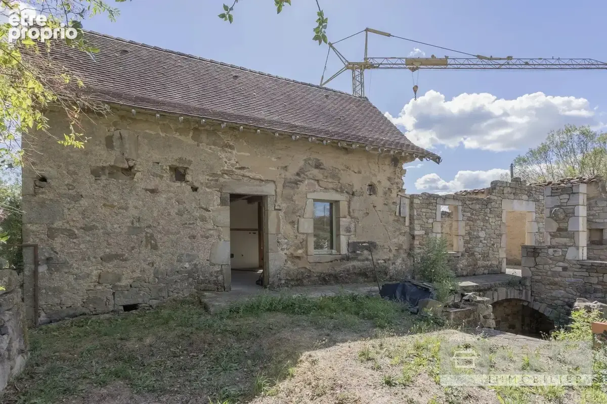 Maison rénovée en partie avec beaucoup de potentiel. - photo 14