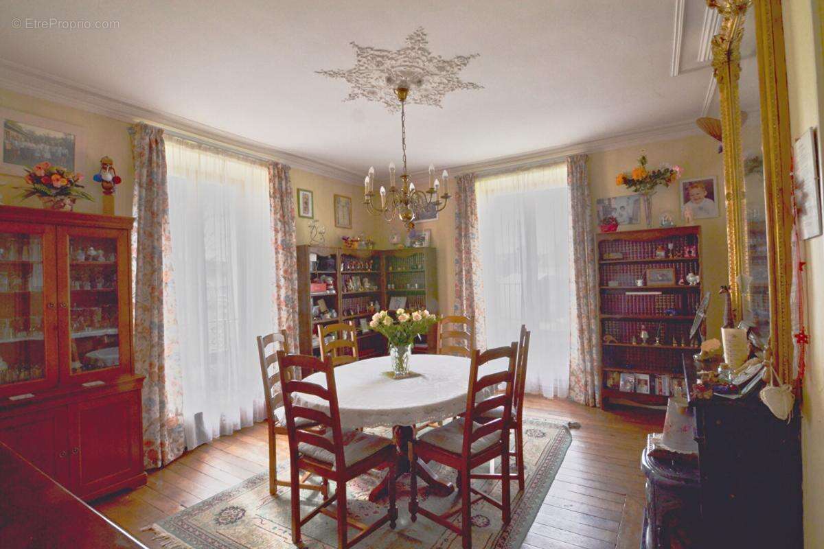 Maison à JOUY-LE-CHATEL