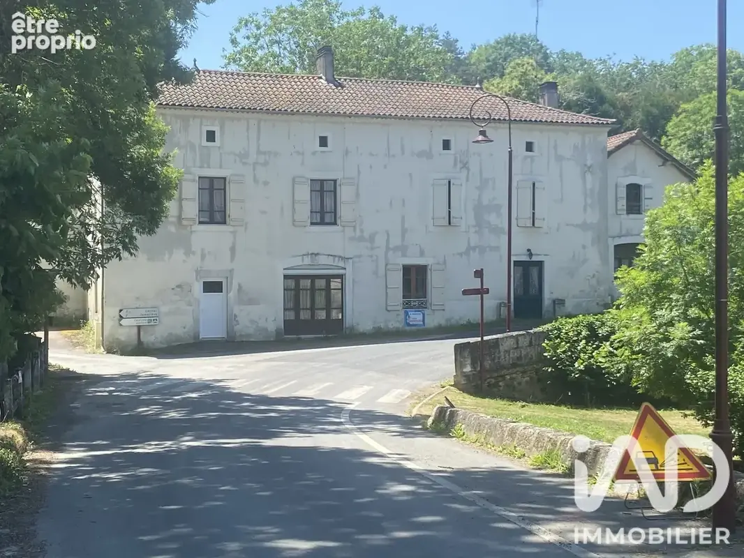 Photo 1 - Maison à JAVERLHAC-ET-LA-CHAPELLE-SAINT-ROBERT