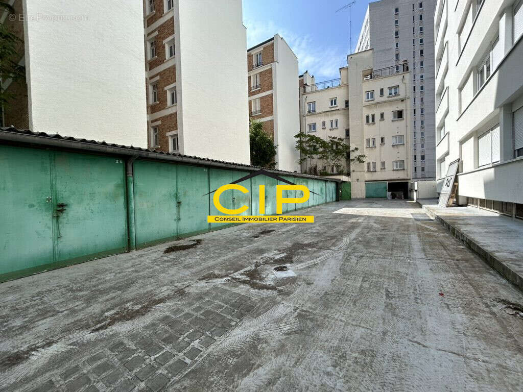 Parking à PARIS-19E