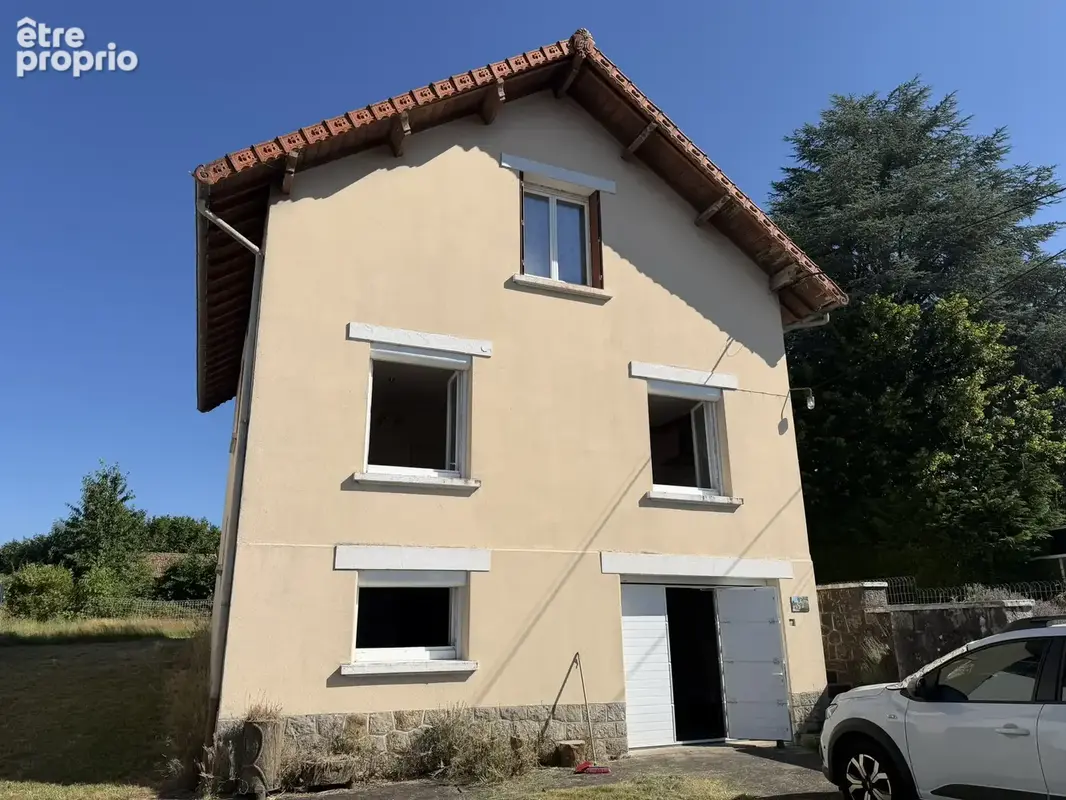 Photo Maison à Bourg-Lastic au prix de 108 400€