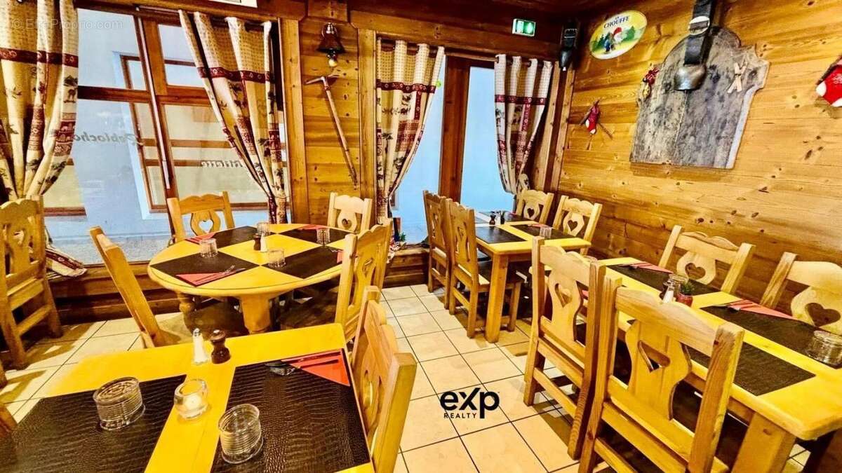 Commerce à SAINT-FRANCOIS-LONGCHAMP