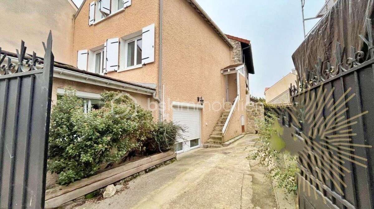 Appartement à SAINT-NOM-LA-BRETECHE